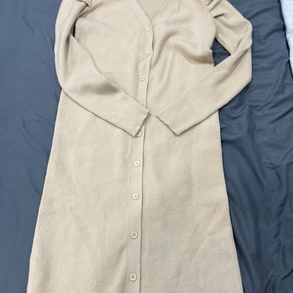 Long beige knitted dress - Picture 2 of 2